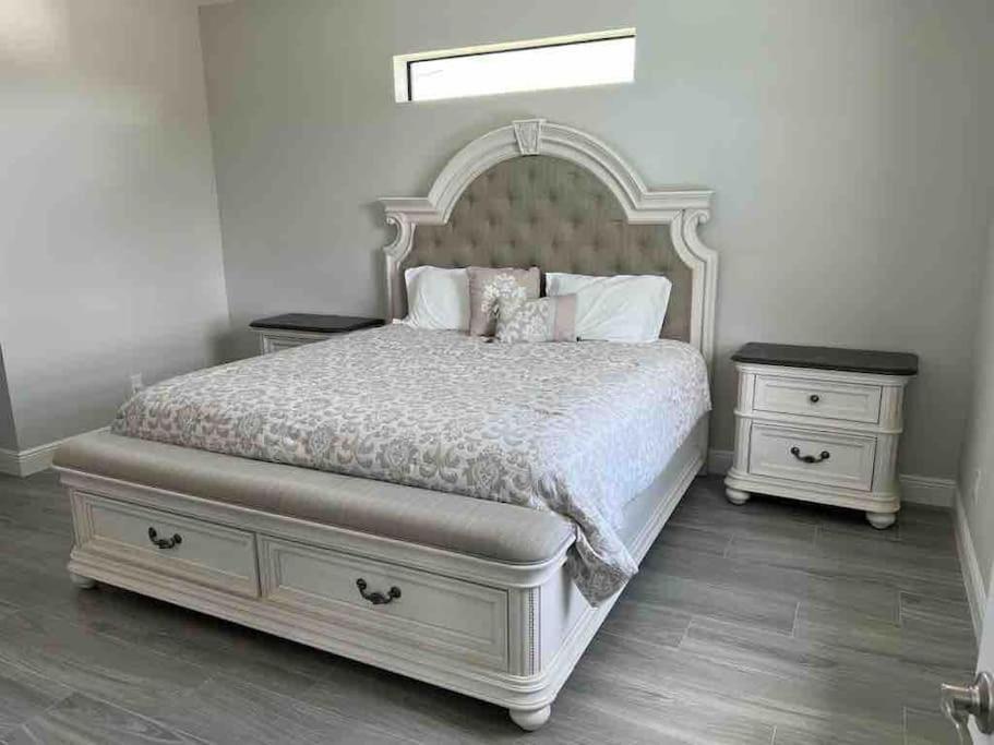 Newly Built Villa Ballerina With Heated Pool And Incredible View Into Beautiful Arrowheadcanal Cape Coral Eksteriør bilde